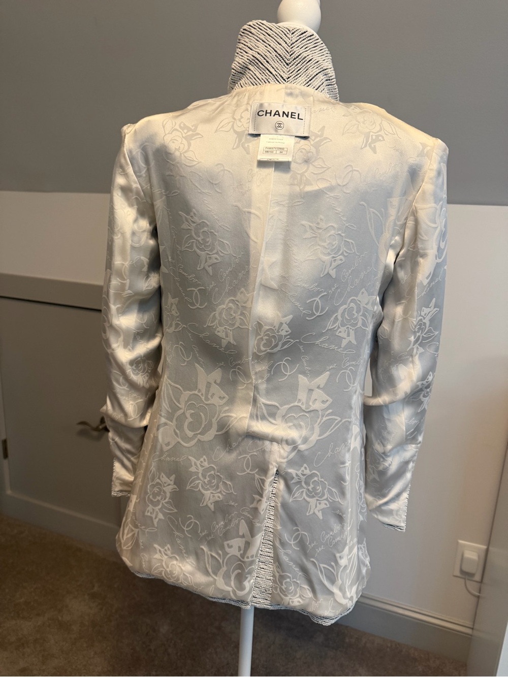 Vintage CHANEL White and Gray Textured Tweed Jacket CC Logo Buttons US 2 14P - Picture 11 of 14
